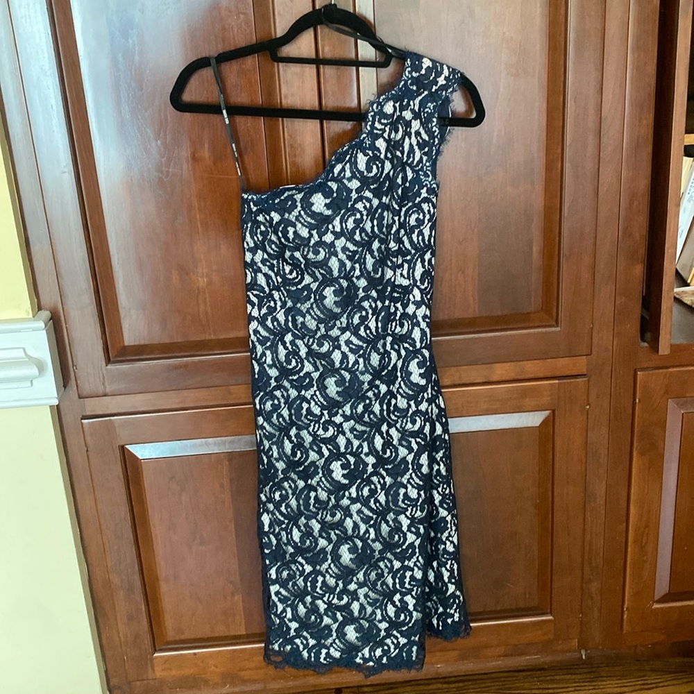 Size 8 Tadashi Shoji shoulder lace sheath. Navy blue and white lacy dress